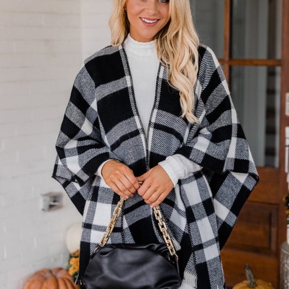 PINK LILY BEHIND THE SCENES BLACK/WHITE PLAID PONCHO - Picture 1 of 5